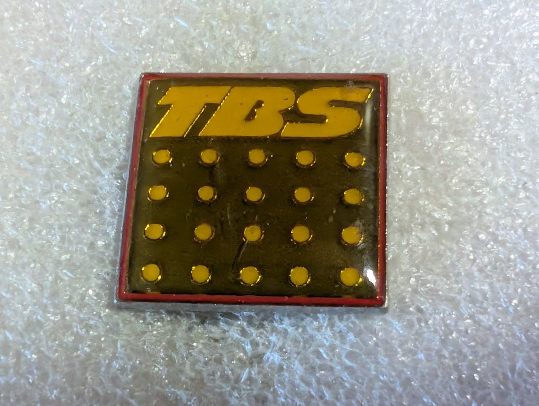 Placchette & Badge: Ansteckpin 115: TBS – Usato da Oppligen venduto da Pin-Fall-Shop