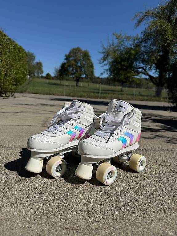 Oxelo Pattini in linea & Pattini a rotelle: Oxelo Quad Roller Skates Weiss - Grösse 36 – Usato da Volketswil venduto da beatboox