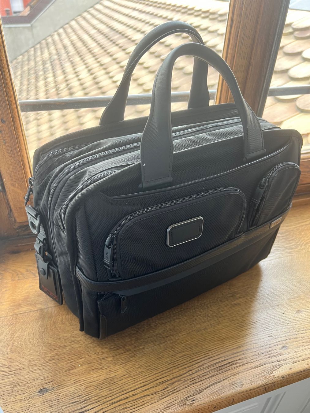 Tumi Valigie & Borse: TUMI Alpha 3  Expandable Organizer Laptop Briefcase Black – Usato da Vevey venduto da Lakeside-trade