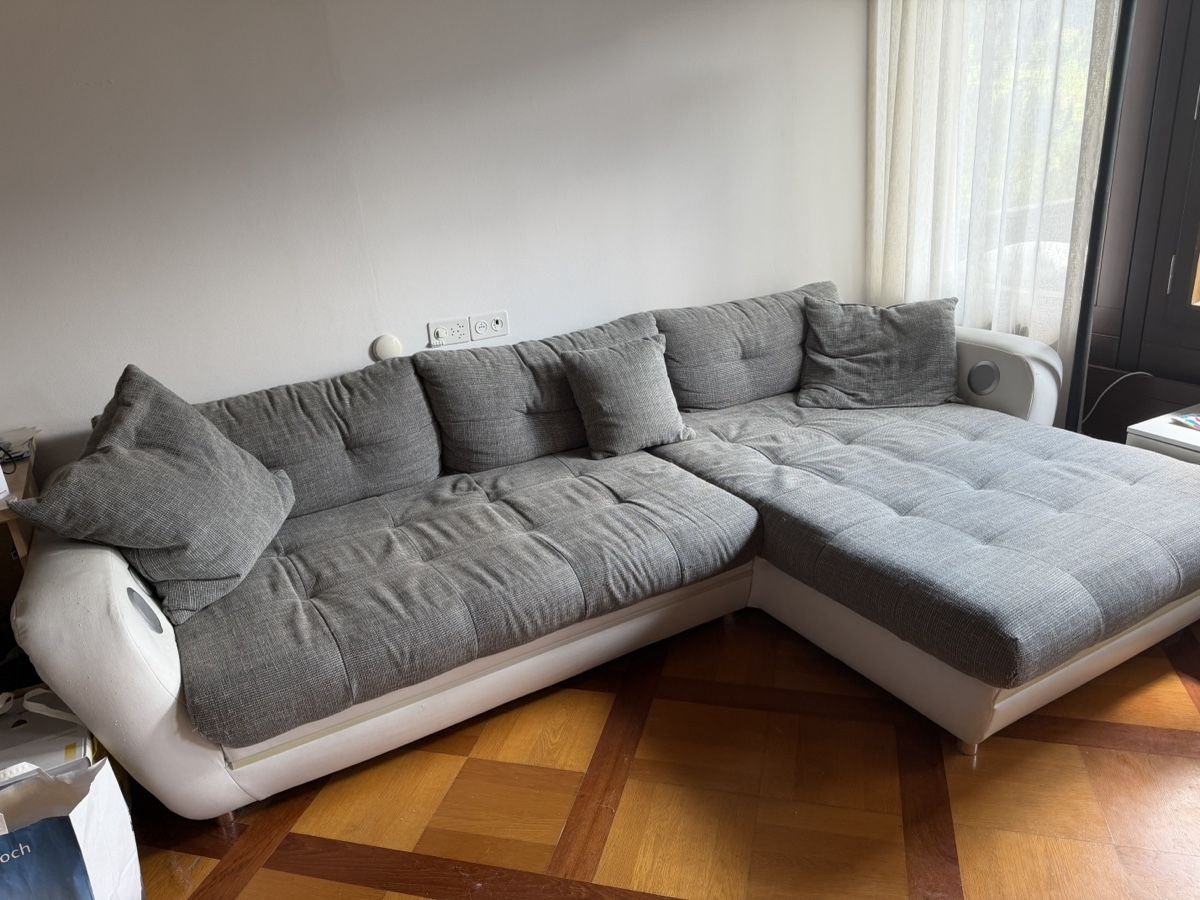 Sofas: Ecksofa grau mit weissem Kunstleder – D'occasion à Grindelwald par yoloflip45