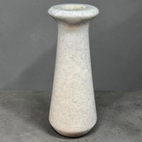 Vase soliflore vintage taillé en marbre blanc