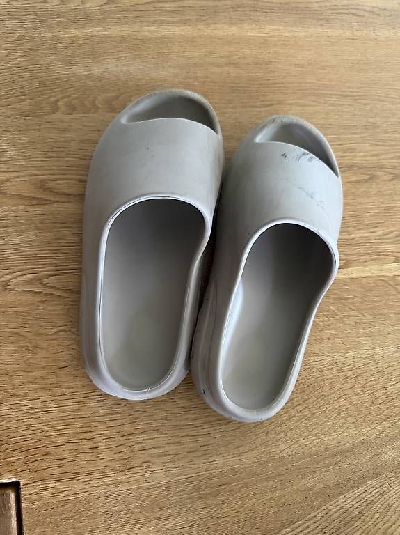 Scarpe da donna: Easy Slides Grösse 38-39 – Usato da Ittigen venduto da mar_9fd6