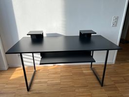 Gebrauchter Tisch der OBEGRÄNSAD-Kollektion mit Swedish Hous