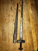 Antiker Dolch mit Scheide, Leder und Gravur, Rarität!