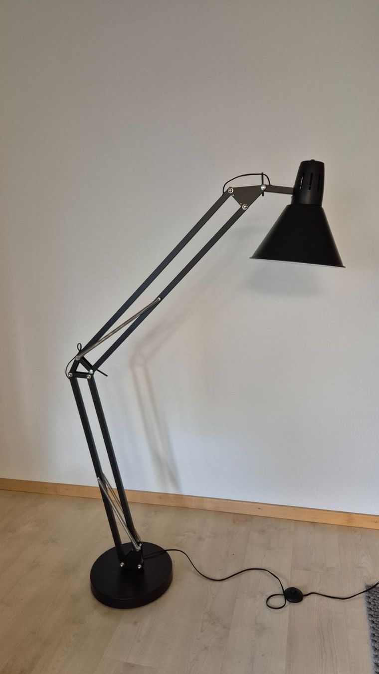 Lampen: Stehleuchte – Gebraucht aus Zürich von and.me