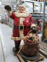 Riesige Weihnachtsstatue (Santa Claus)
