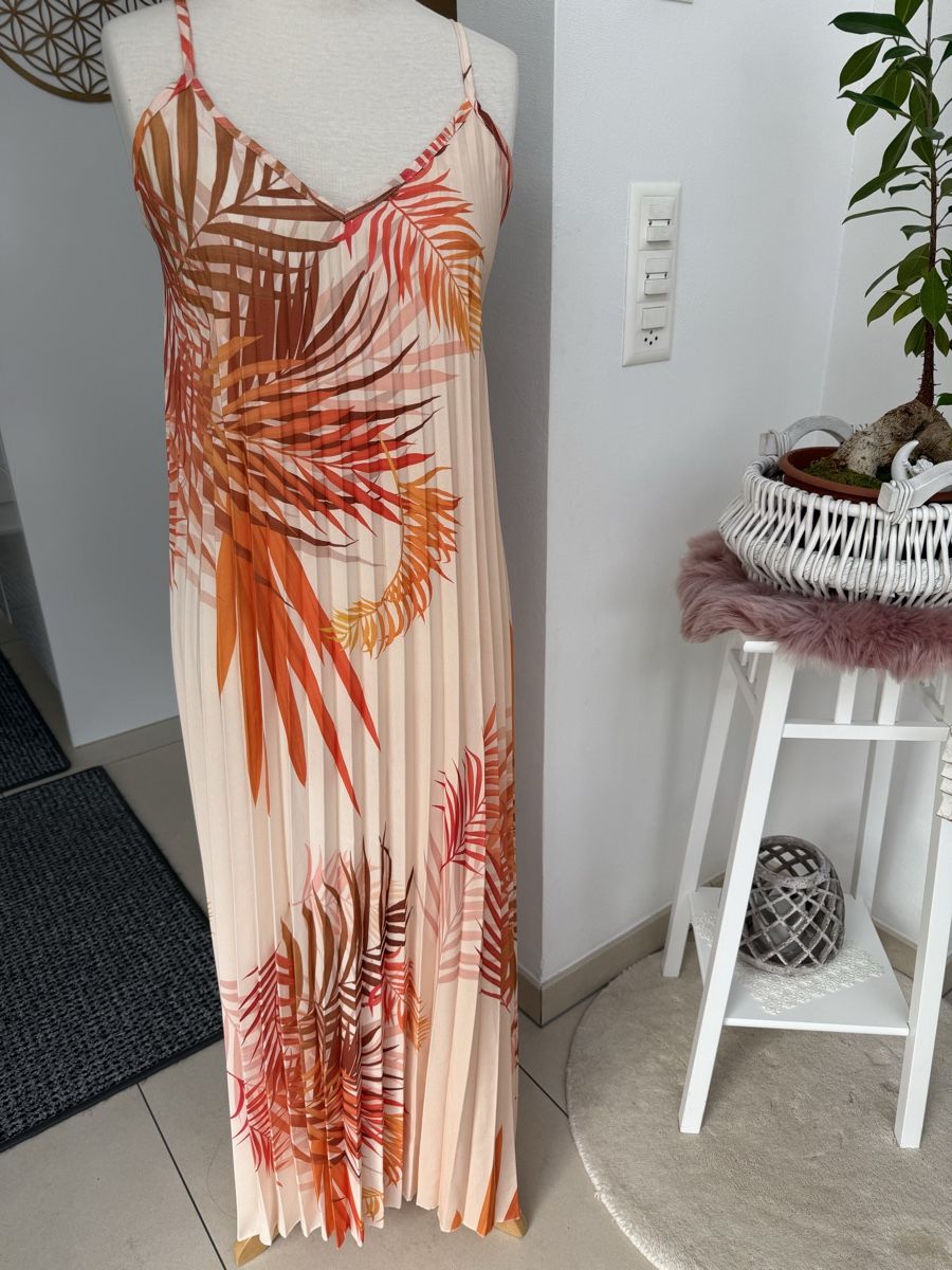 Vestiti: Kleid – Usato da visp venduto da Kmemo1