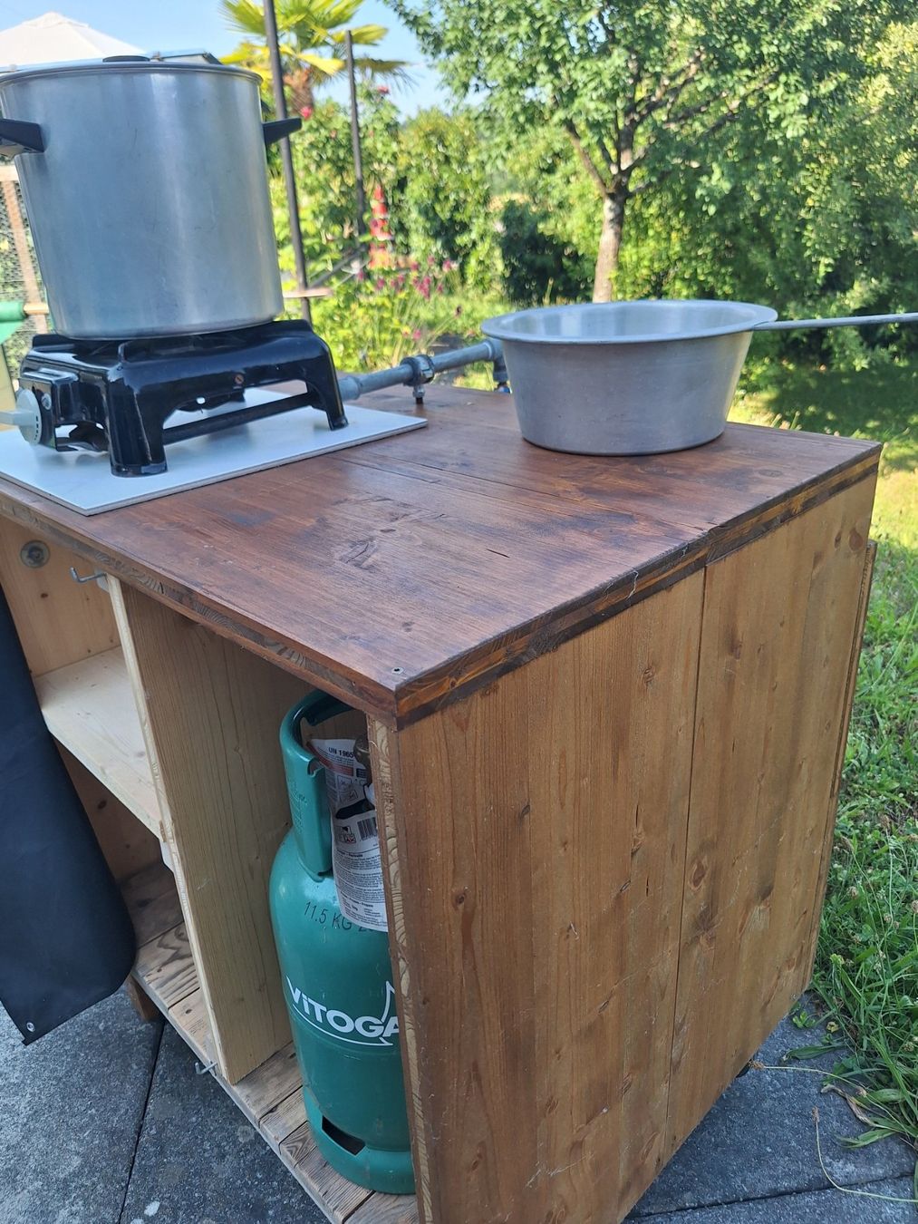 Griglie: Outdoor-Küche Eigenbau aus Holz – Usato da Vordemwald venduto da Denny 2