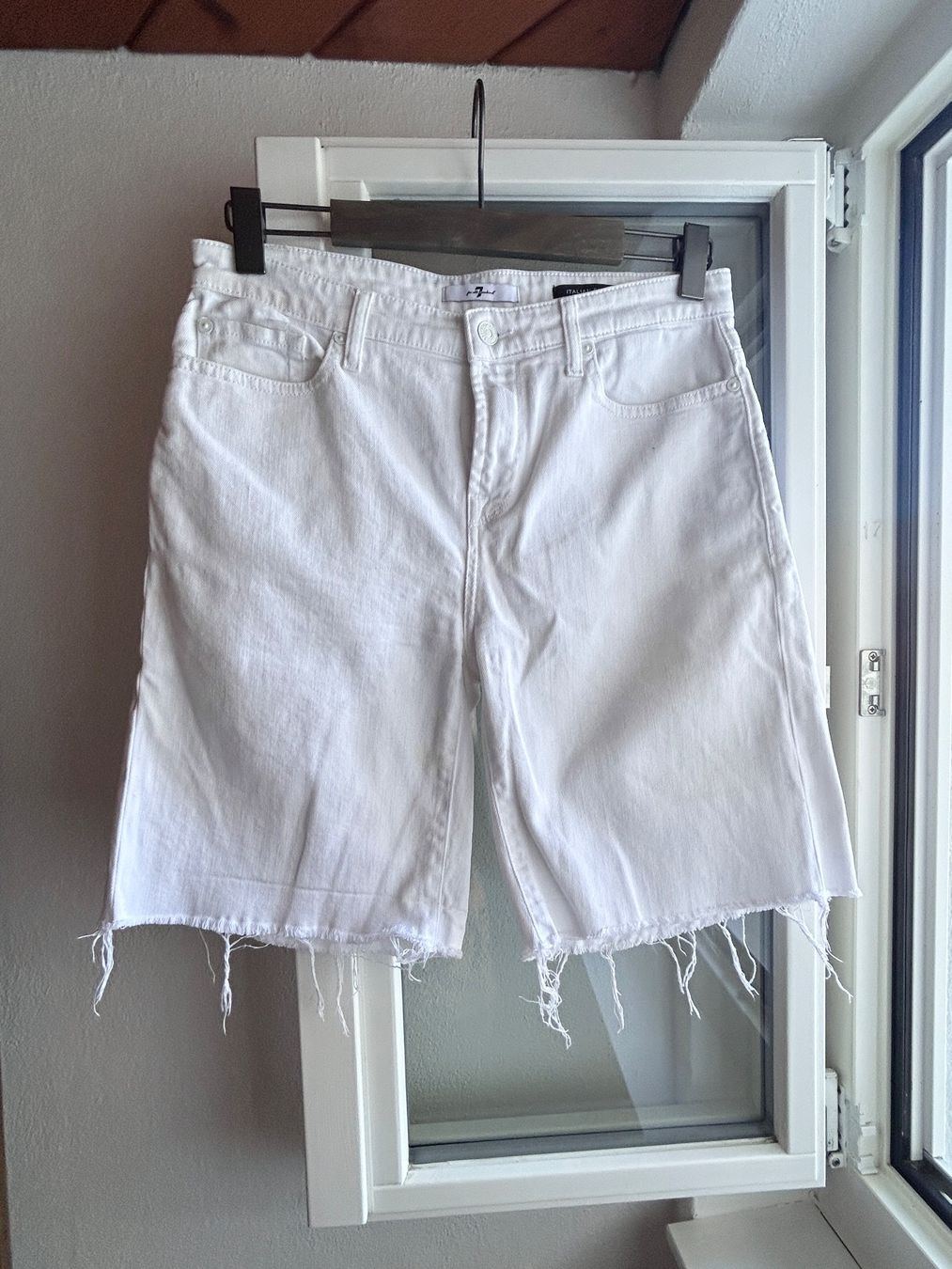 Mankind Jeans: 7forallmankind Jeans Shorts - W28 – Usato da Illnau venduto da Monkky 4