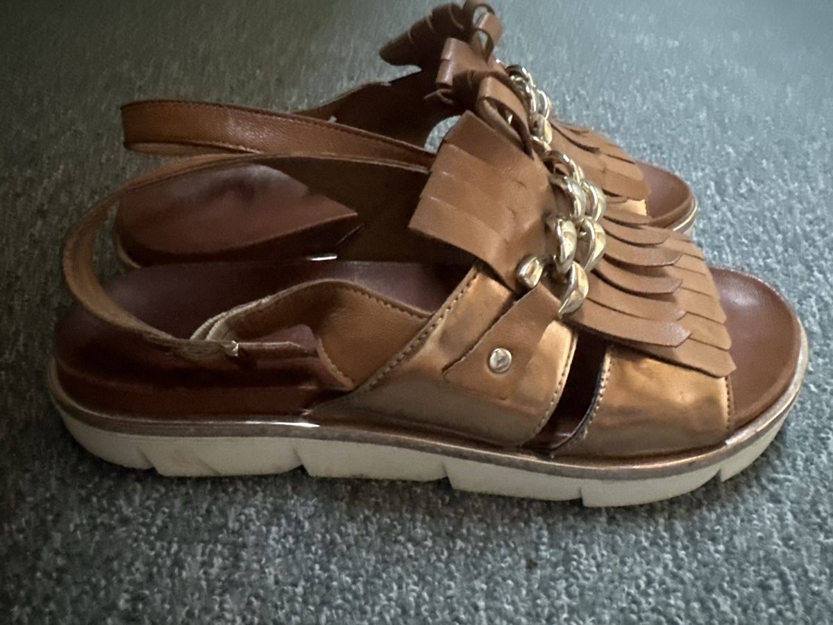 Walder Scarpe da donna: Sandalen Gr 40 – Usato da Baltschieder venduto da YmroBe 1