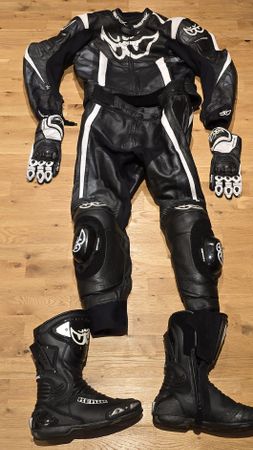 Berik Kombi Motorrad Grösse 54 mit Handschuhen und Stiefel 