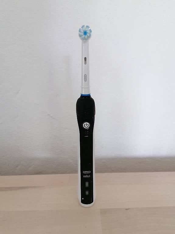 Cura dei denti: Oral B elektrische Zahnbürste – Usato da Rieden AG venduto da sar_9f6s