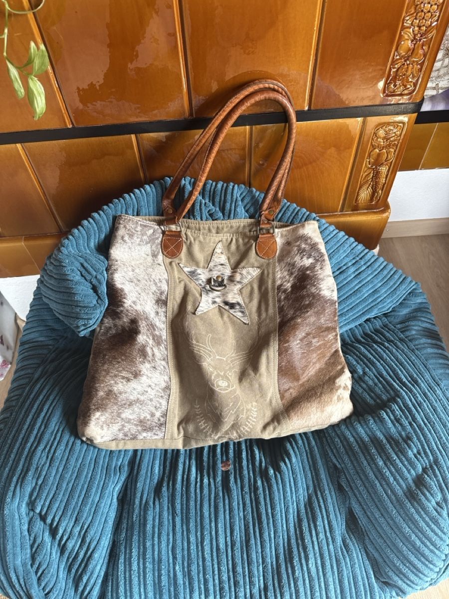 Taschen: Deer and Star Cowhide Tote Bag  – Gebraucht aus Triesenberg von elfchen96