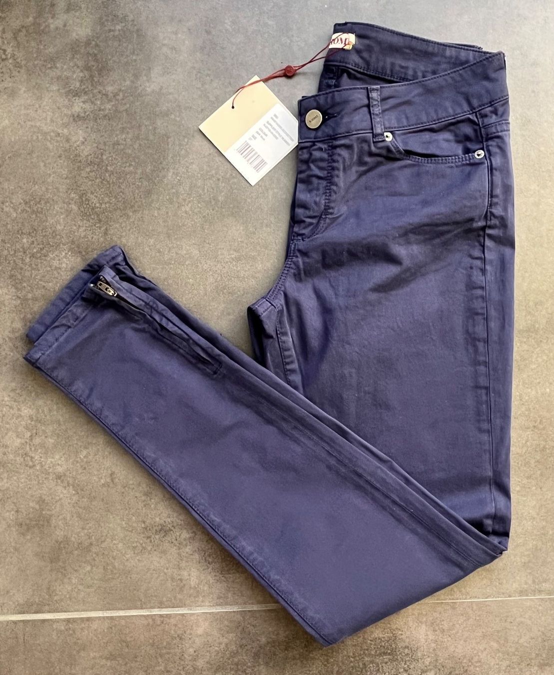 Pantaloni: Lässige Stoffhose "KIOMI" Gr 27 – Nuovo e nell'imballaggio originale da Richterswil venduto da Rem2011