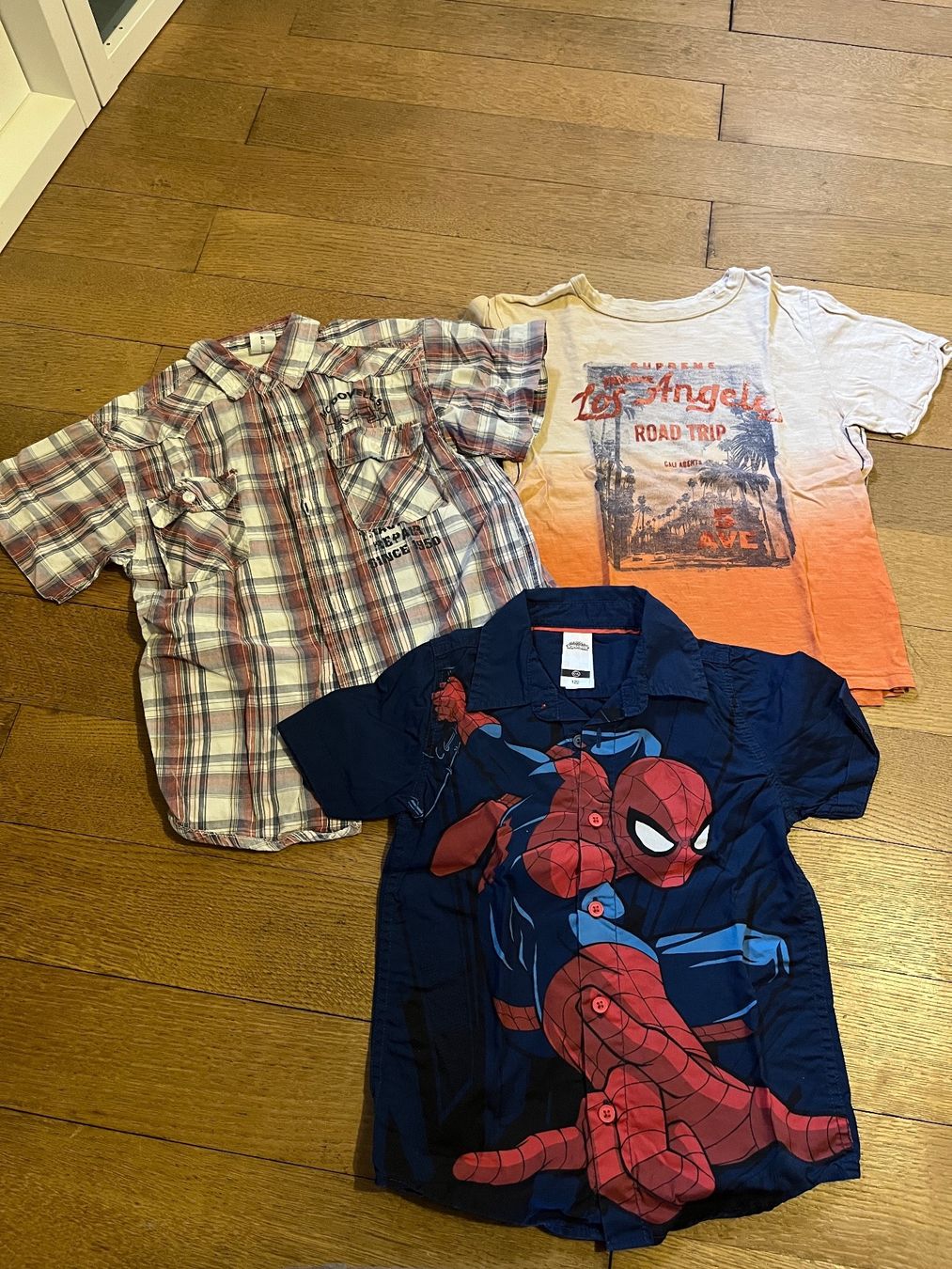 Camicie, T-shirt & Polo: Kinderkleidung 122/128 – Usato da Ermatingen venduto da Pinggu02