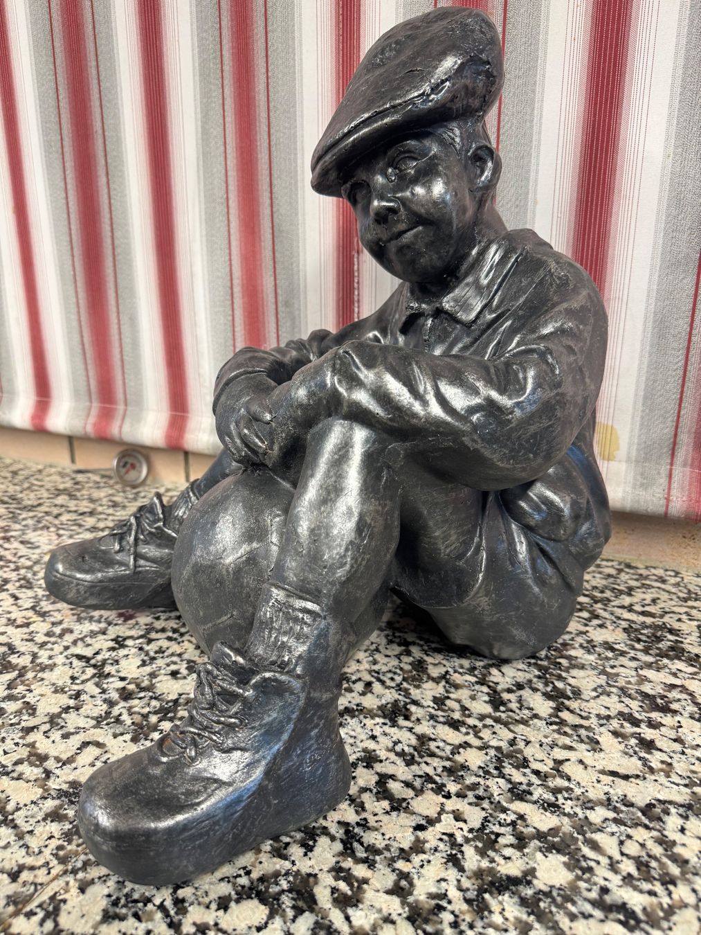 Tutte le decorazioni: Sitzender Knabe.   Tolle Ausstellungs-Figur – Usato da Winterthur venduto da sportdisco2 2