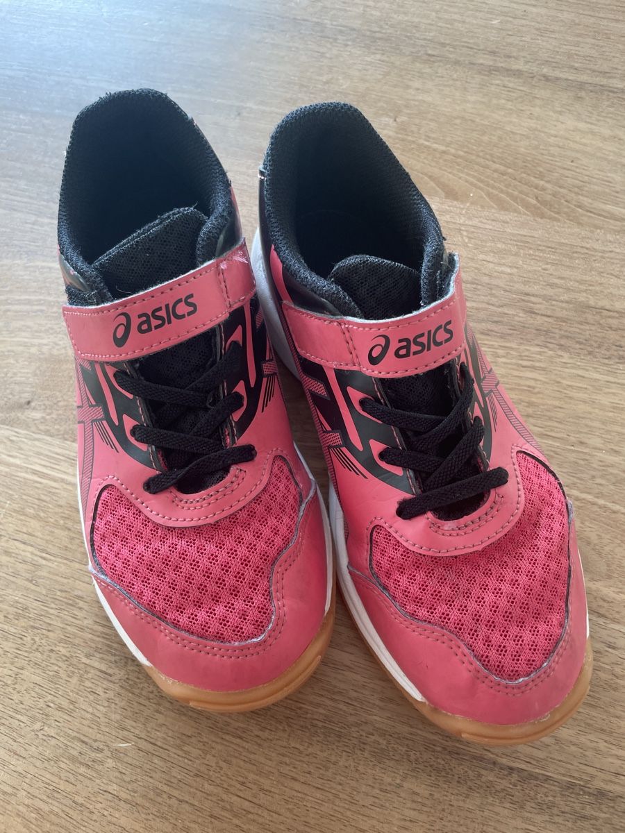 Chaussures filles: Asics Kinder Turnschuhe, Grösse 33.5 – D'occasion à Berikon par Cyberbob2000