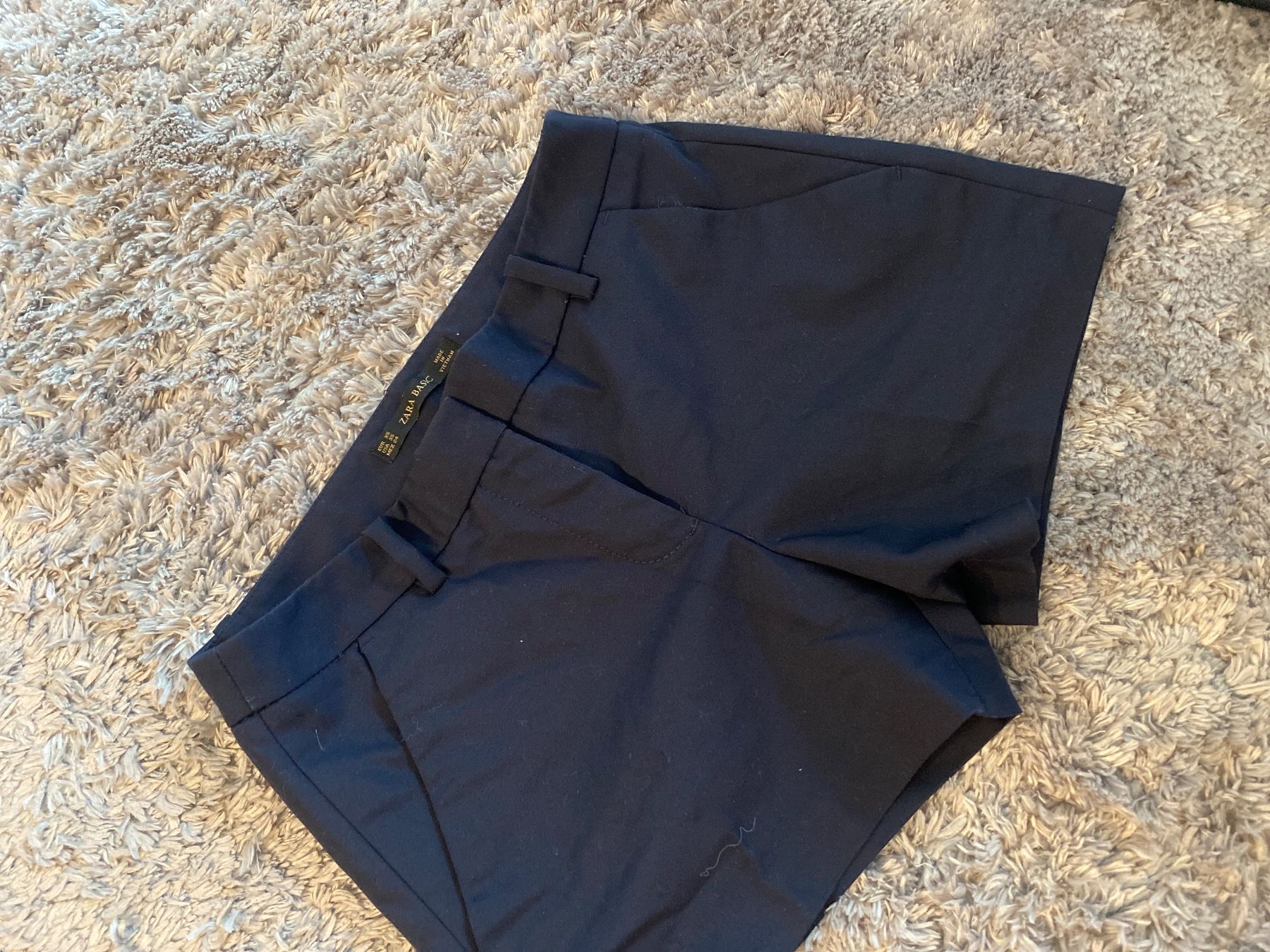 Zara Hosen: Shorts Zara – Neu (gemäss Beschreibung) aus Zürich von lcl_r88r