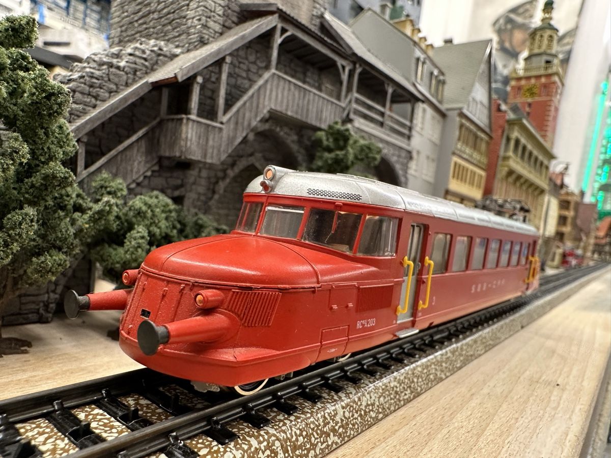 Märklin Modellini di ferrovie: Märklin 3125 SBB Rbe 2/4 Roter Pfeil DCC – Usato da Lupsingen venduto da New-Haven