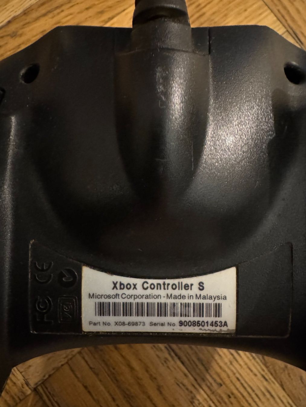 Microsoft Controller: 2 Retro-Gamecontroller – Microsoft Xbox & Logitech – Usato da Carouge GE venduto da Flip24 1