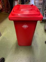 Kunststoff-Mülltonne, rot, mit Rädli und Deckel, gross