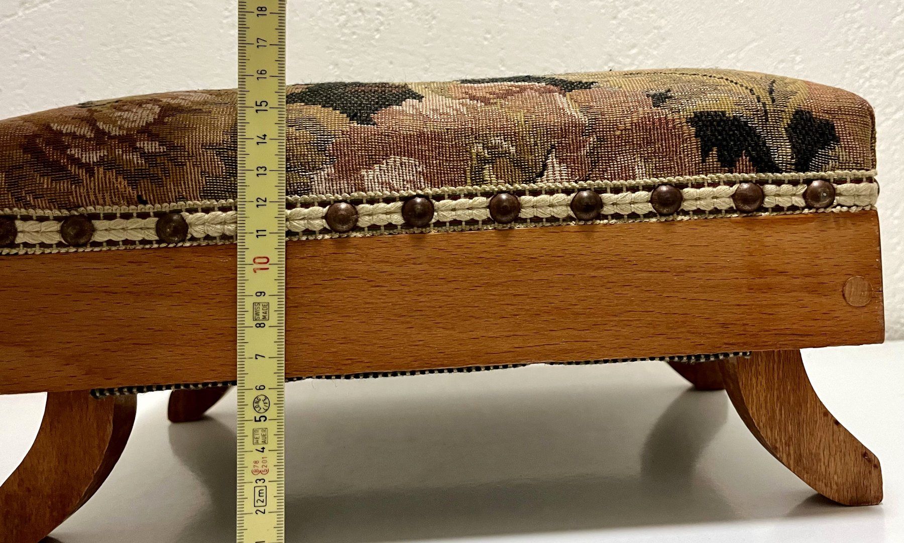 Sgabelli: Möbel Schemel Tabouret Tritthocker Holz braun Stoff Goblain – Usato da Wangen b. Olten venduto da Buntgemischt 9