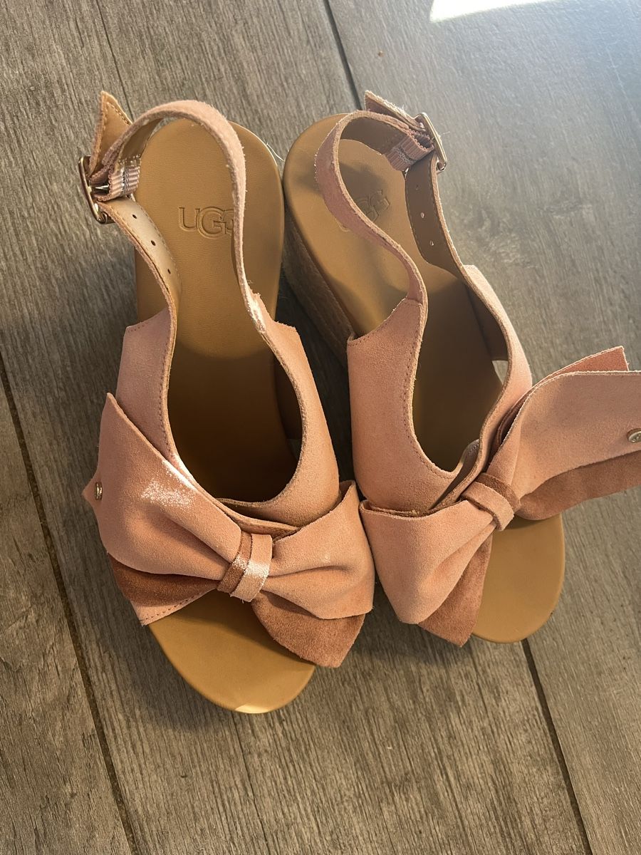 Ugg Damenschuhe: Sandales UGG compensées  Taille 37,5 – Gebraucht aus Saxon von Marine11 1
