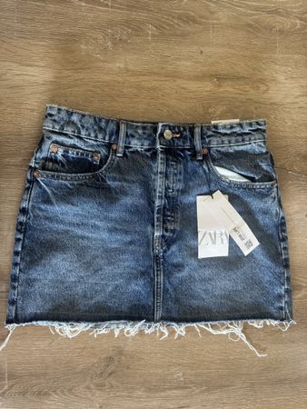 Jupe en jeans brut Zara jamais porté en taille M