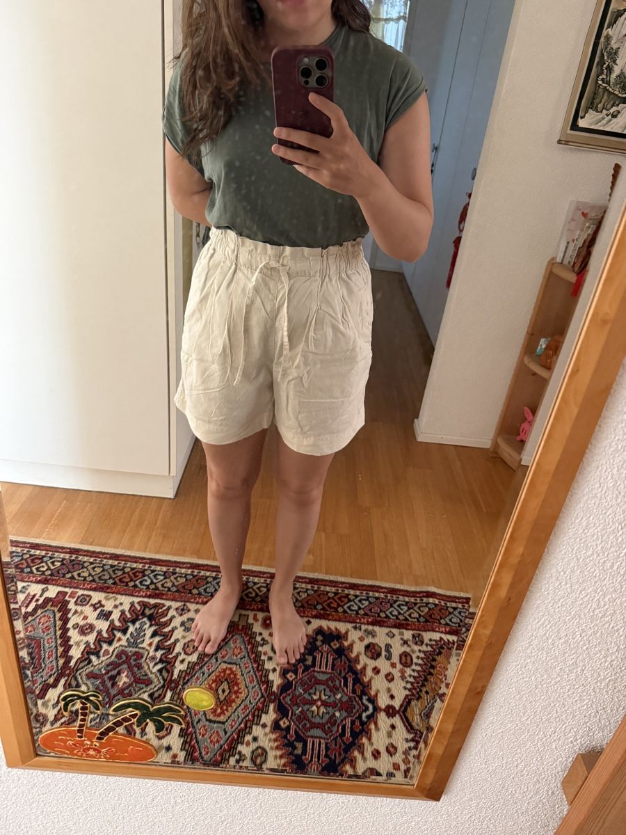 Uniqlo Pantaloni: Uniqlo linen shorts size S/M – Usato da Zürich venduto da Eb_ 3