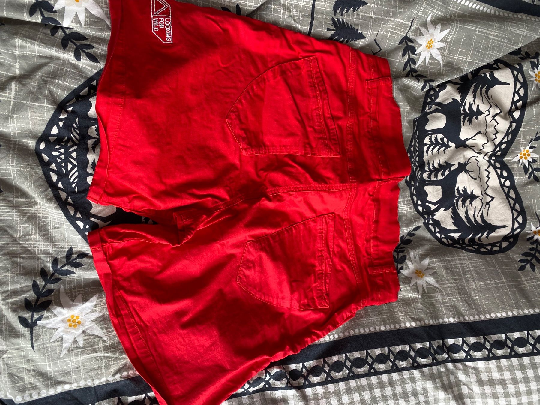 Pantaloni: Short court Looking for Wild – Usato da Auboranges venduto da Italik04 1