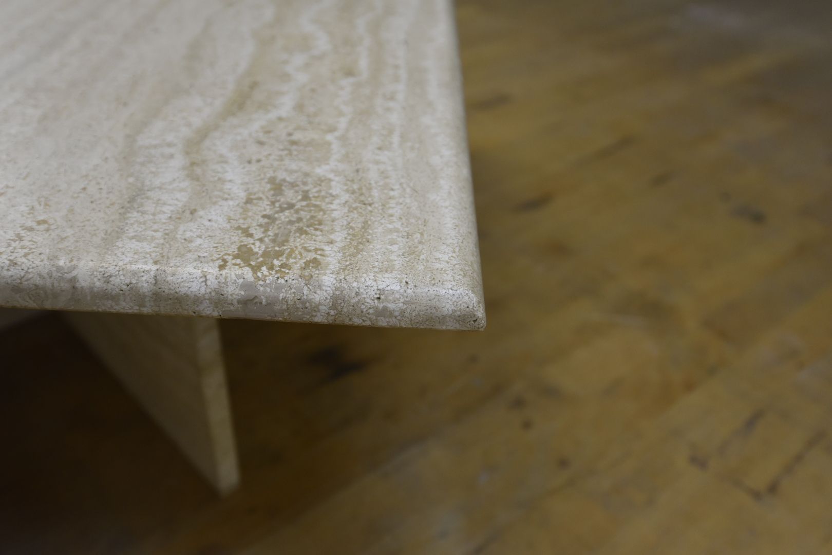 Tables: Designer Couchtisch aus Travertin Up&Up – D'occasion à Lichtensteig par UsedINStore 4