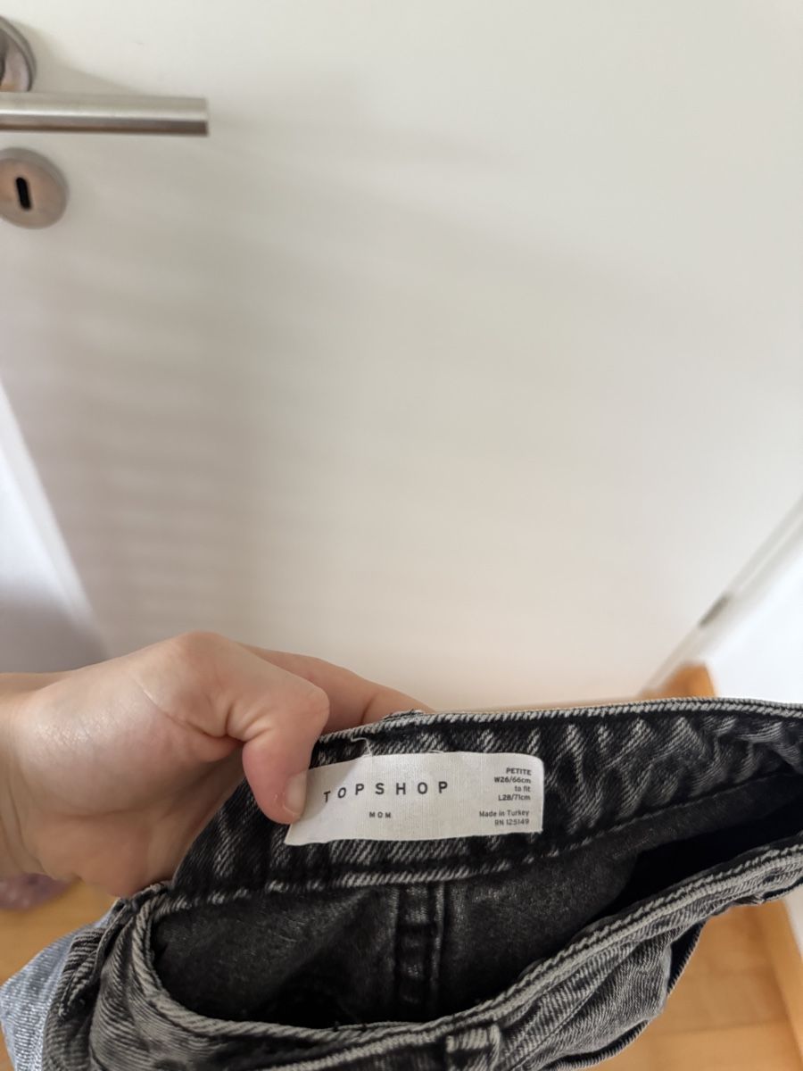 Topshop Jeans: Graue Mom-Jeans – Usato da Villigen venduto da Liviaange 3