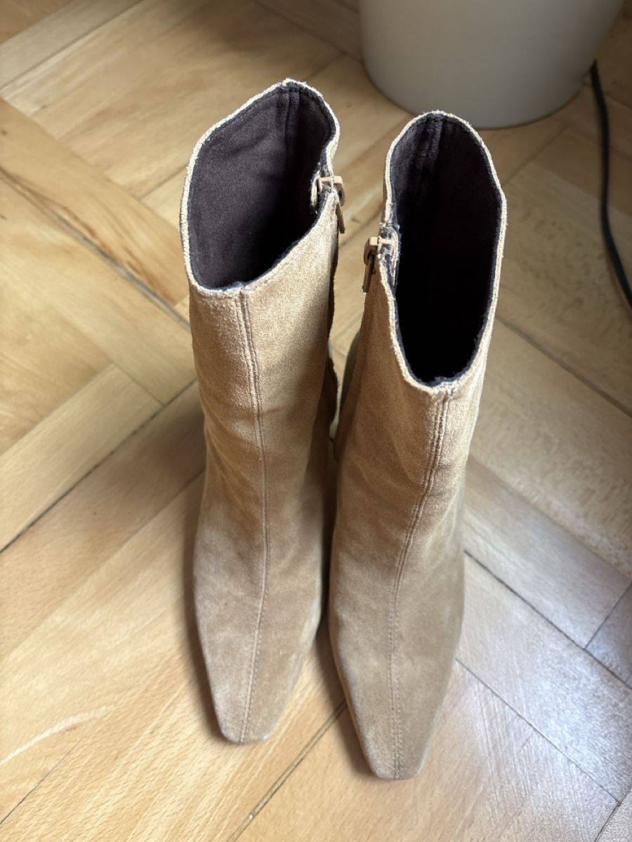 Scarpe per cavalli: Zara Boots Beige Size 38 Used Condition – Usato da Binningen venduto da nic_9mvl