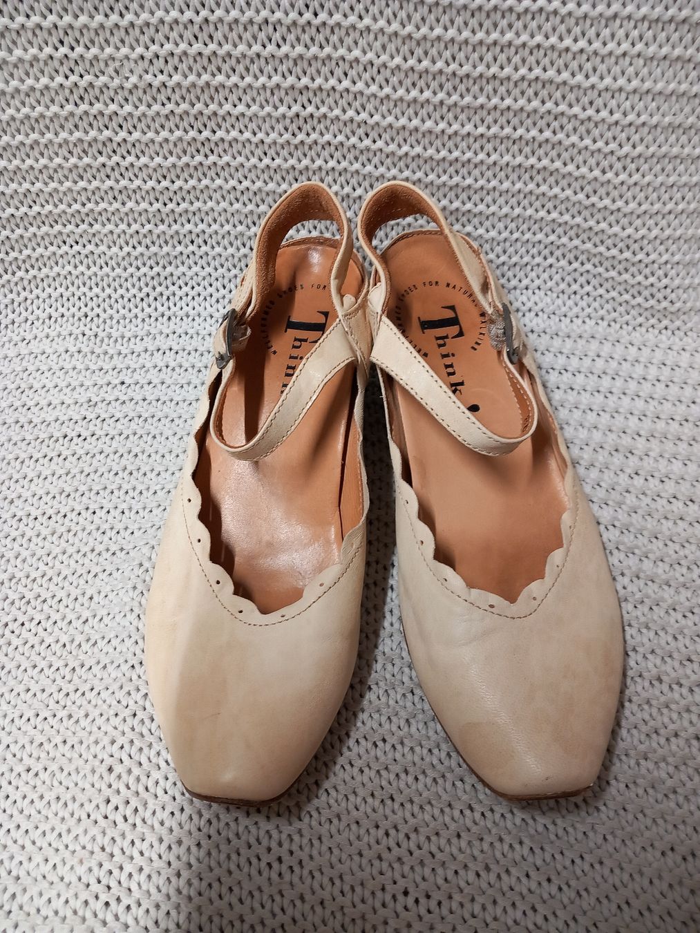 Think Scarpe da donna: Think! Sandalen Echtleder Gr. 37.5 helles creme – Usato da Gwatt (Thun) venduto da umwelt-brocki 2