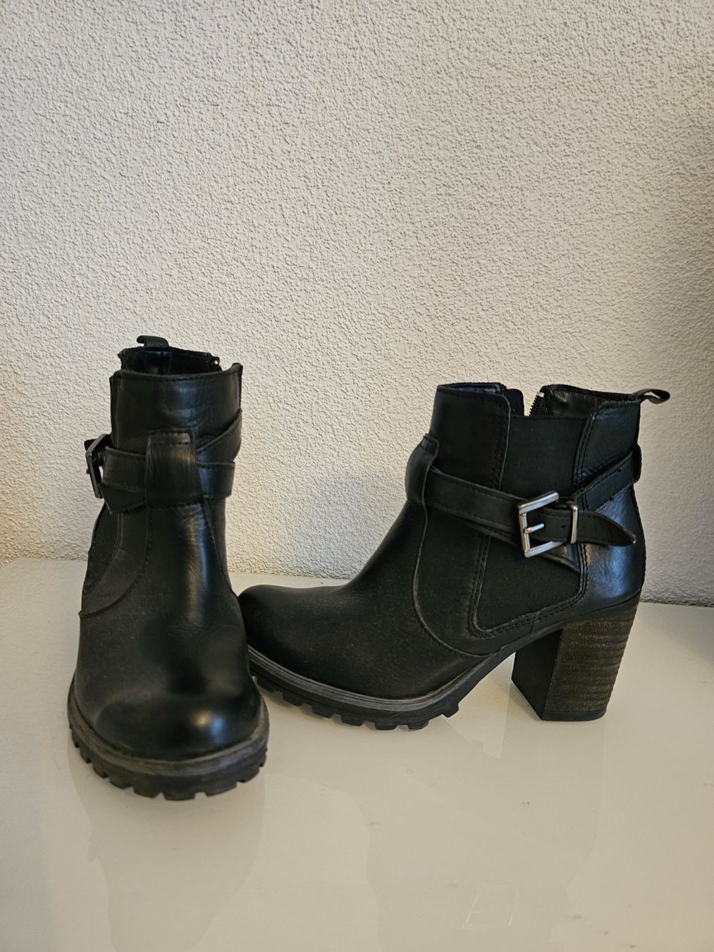 Scarpe da donna: Schwarze Stiefeletten, Gr.37 – Usato da Birr venduto da V-K