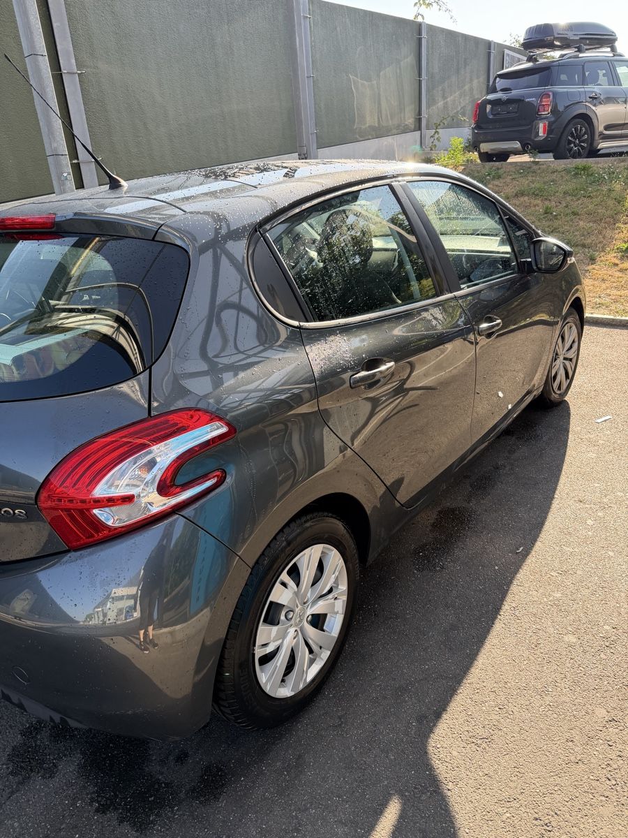 Peugeot Automobili: Peugeot 208 – Usato da Bern venduto da hof_25d2 4