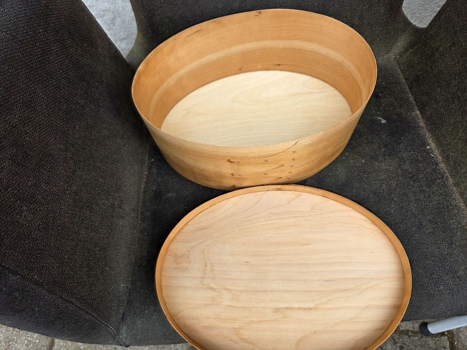 Cassapanche: Holzbox rund mit Deckel natur Grösse ca. 23cm – Usato da Wolfertswil venduto da Antiko 2