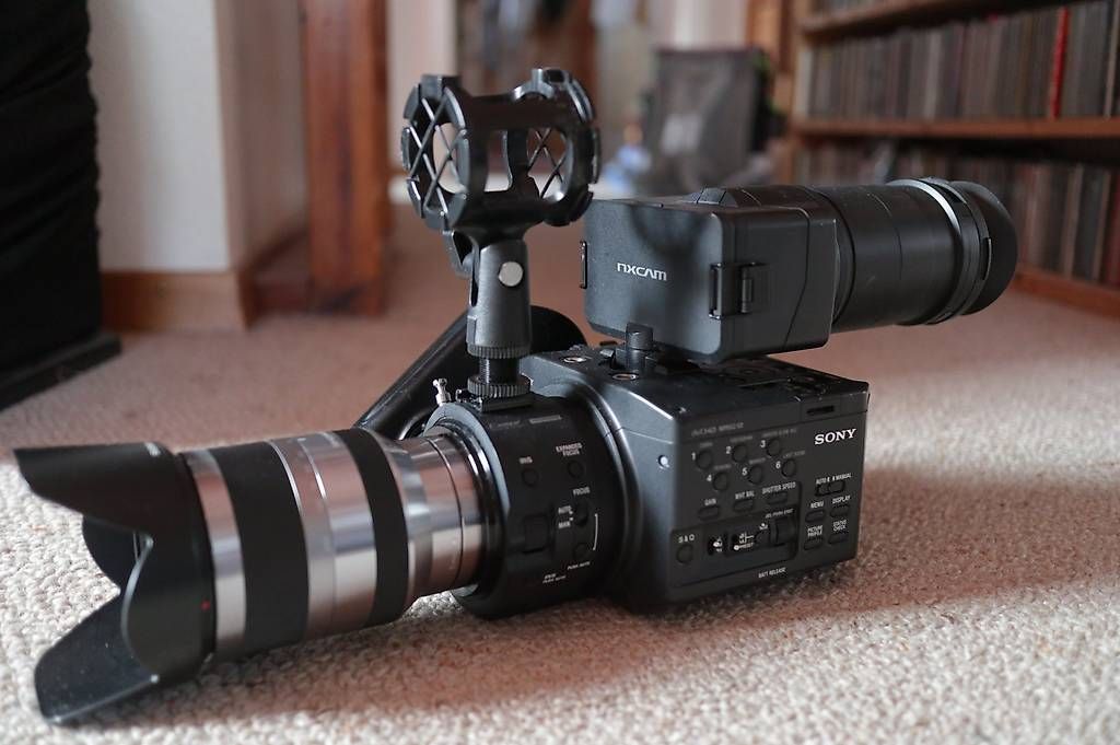 Sony Videocamere: Camera pro Sony NEX FS 100 – Usato da Vaulion venduto da akedia 4