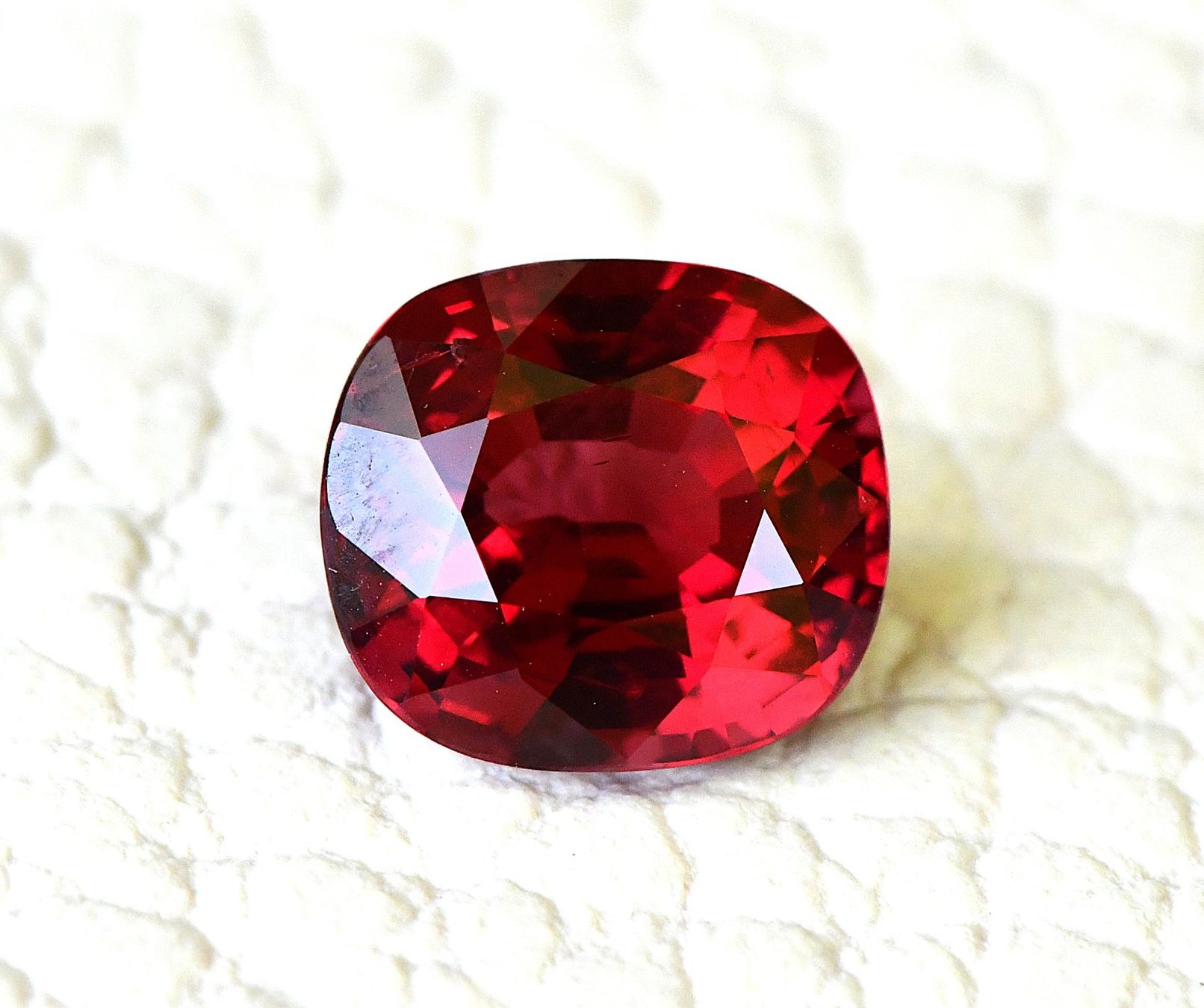 Edelsteine: Red Spinel Vietnam 3.45 ct – Neu (gemäss Beschreibung) aus Lyss von Hiel