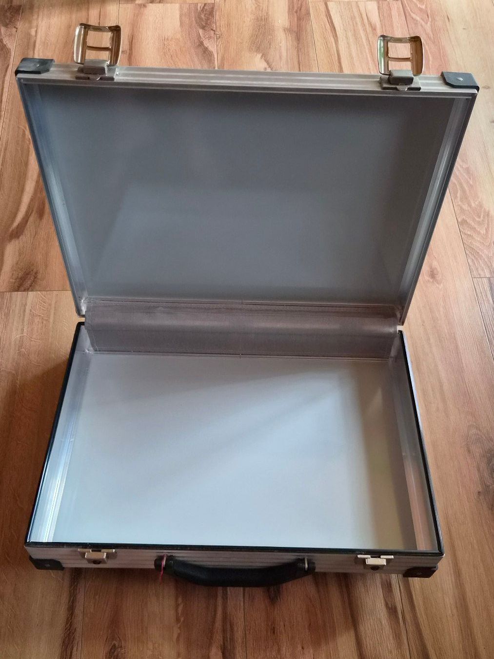 Reisekoffer: Leichter Alu-Koffer – Gebraucht aus Burgdorf von Royalplastic 1