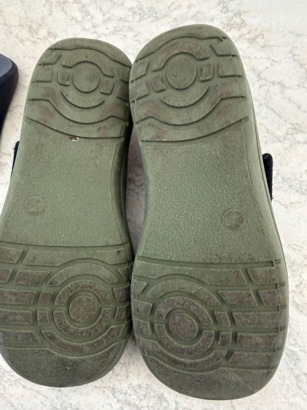 Schuhe für Jungen: Hausschuhe Gr. 29 – Gebraucht aus Dällikon von dahi1 2