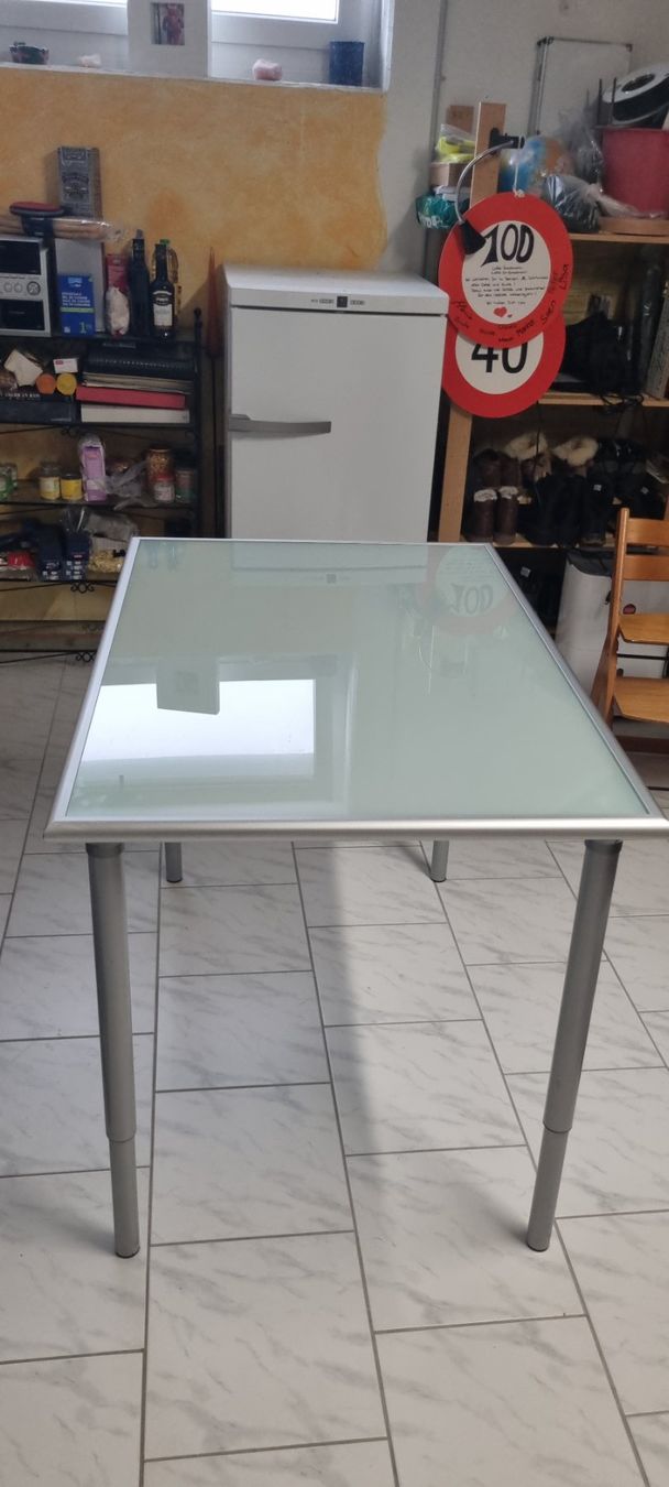 Ikea Schreibtische: Glasschreibtisch – Gebraucht aus Dübendorf von nic_ptk7