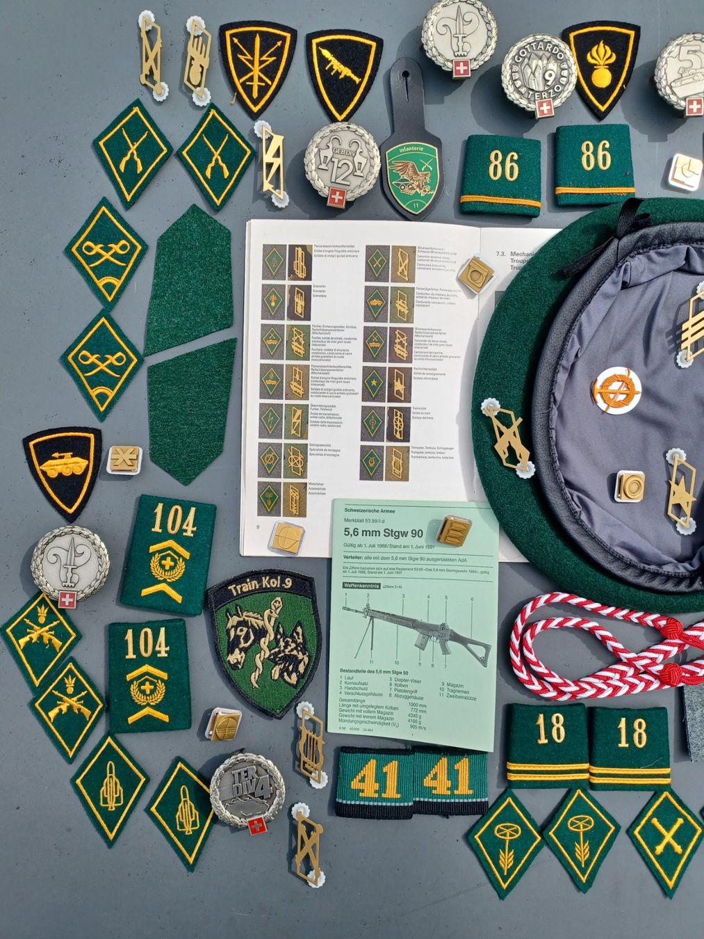 Schweizer Armee Uniformi: Lot alte Abzeichen, Infanterie – Usato da Horw venduto da Mikesch108 1