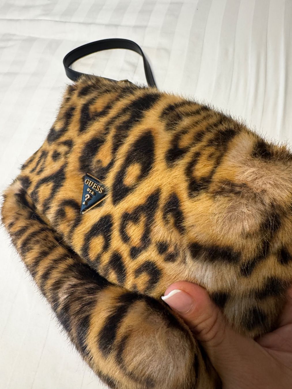 Guess Taschen für Damen: Guess Tasche Leo Fellimitat – Gebraucht aus Zürich von robyy 2