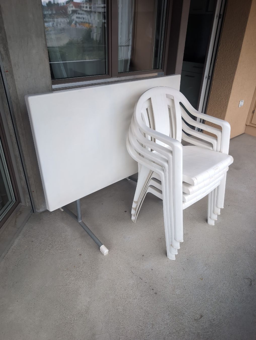 Set di tavolo e panche: Gartentisch mit 4 Stühlen – Usato da Alberswil venduto da __colafroeschli__ 6