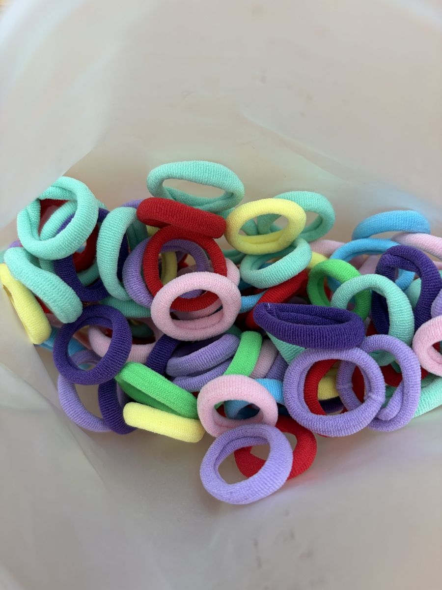 Accessori per capelli: 100 Haargummis, verschiedene Farben, NEU! – Nuovo e nell'imballaggio originale da Hinwil venduto da crn139 1