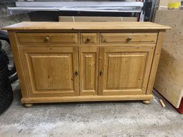 Massives Sideboard