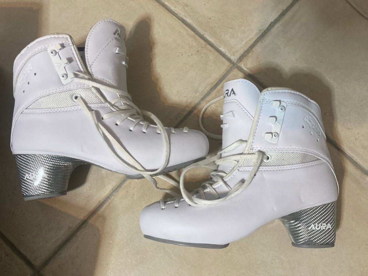 Pattini da ghiaccio: Schlittschuhe AURA Sky 100 Grösse 250 B – Usato da Embrach venduto da carina