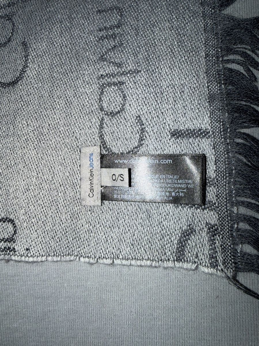 Calvin Klein Schals: Calvin Klein Schaal – Gebraucht aus Dällikon von ErolindRamadani 2