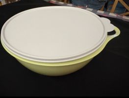 Ciotole Tupperware con coperchio, Nuove
